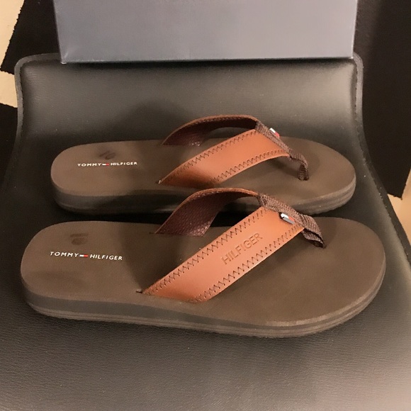 tommy hilfiger flip flops leather